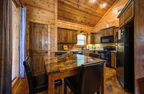 Hochatown Cabin | Rowdy Raccoon: 1 BR, 1 Bath, Sleeps 2