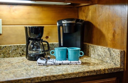 Hochatown Cabin | Rowdy Raccoon: 1 BR, 1 Bath, Sleeps 2