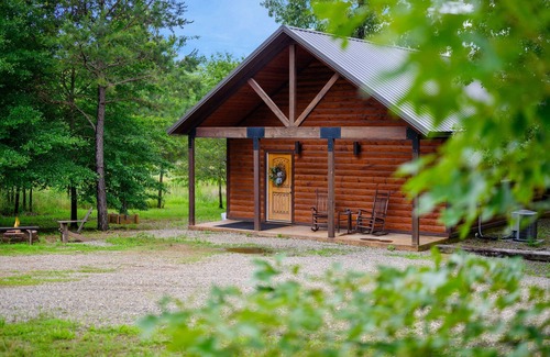Hochatown Cabin | Rowdy Raccoon: 1 BR, 1 Bath, Sleeps 2