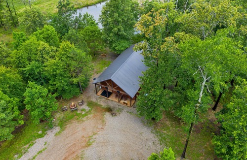 Hochatown Cabin | Rowdy Raccoon: 1 BR, 1 Bath, Sleeps 2