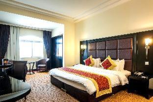 Al Kubus Resort | Royal Beach Hotel & Resort