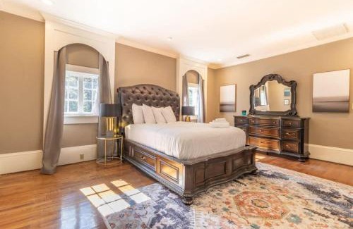 Columbus House | Royal in Columbus- Midtown Columbus Castle