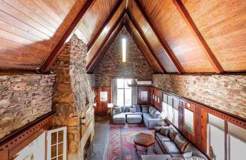 Columbus House | Royal in Columbus- Midtown Columbus Castle