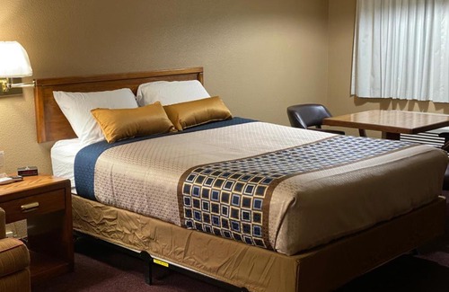 Lovelock Hotel | royal inn