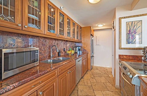 Kahana Condo | Royal Kahana 610 by Gather: Stunning Oceanfront Condo w/Wraparound Lanai & Pool