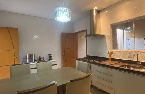 Brasilia House | Royal Lion Bedroom 1-Private bedroom with WiFi near to the Airport in Londrina