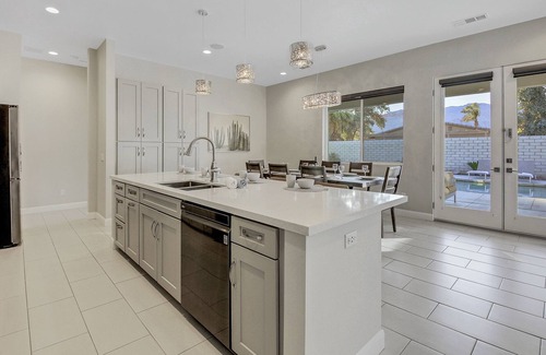 Desert Club Estates House | Royal Palms: Pool, Spa, PingPong, Fire Pit, Games!
