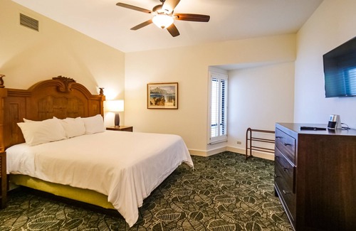 Kailua-Kona Resort | Royal Sea Cliff Family Resort, 2 OV Pools, Large Lanai, workspace, Ali'i Drive!