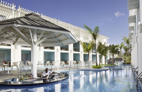 Orange Bay Apartment | Royal Swim-Up Suite w/King Bed, Ocean Views & Direct Pool Access ALL-INCLUSIVE