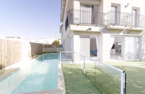 Herzliya Villa | Royal Villa with Private Pool! 6 BDR/5.5 BATH. Up to 16 Guests!