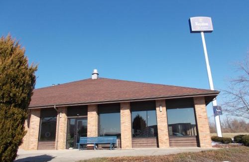 Wilmington Hotel | Royalton Inn and Suites, Wilmington,Ohio