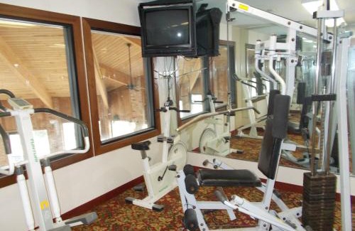 Wilmington Hotel | Royalton Inn and Suites, Wilmington,Ohio