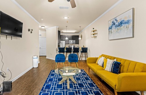 Deerwood Apartment | Royalty Resort Style With Free Wine