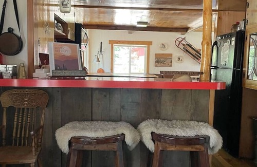 Wrightwood Cabin | RR · FrPlace/firepit/Wifi/kid/pet friendly/1120 SqFt