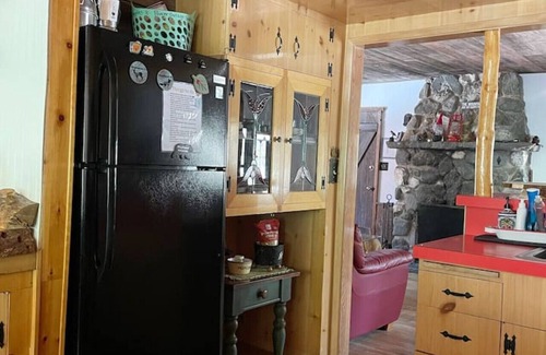 Wrightwood Cabin | RR · FrPlace/firepit/Wifi/kid/pet friendly/1120 SqFt