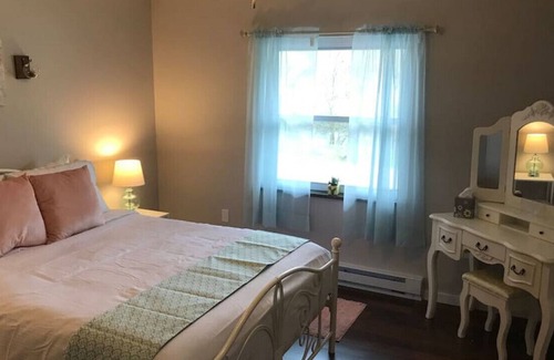 Confluence Apartment | RR2 · Riverview2,Bike,Hike and Fish From Your Front Door