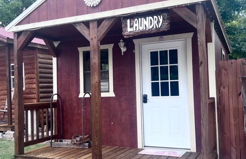 Eureka Springs Cabin | RT62 Motor Resort Crows Nest Luxury Cabin