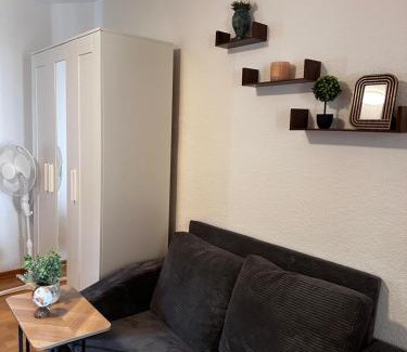 Herne Apartment | RtR Herne - For up to 5 Guests - 3 Bedrooms - Parking - Modern - Central - Fully Equipped