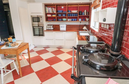 Truro House | RUAN DINAS, family friendly, with open fire in Carnon Downs