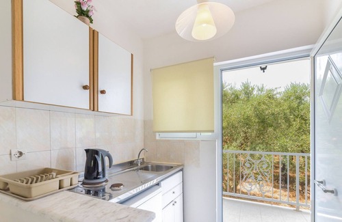 Amoudi Apartment | Ruassi Studios - Open Plan studio with balcony