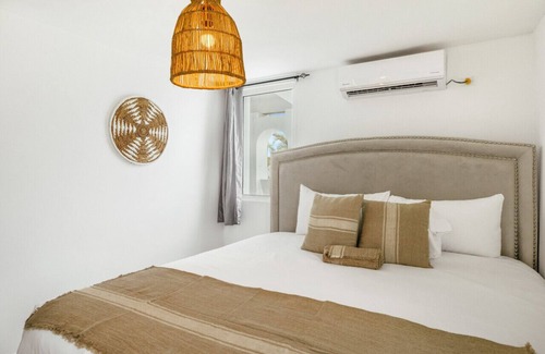 Beacon Hill Hotel | Ruby Room · CocoVaa Boutique Hotel - Ruby Suite
