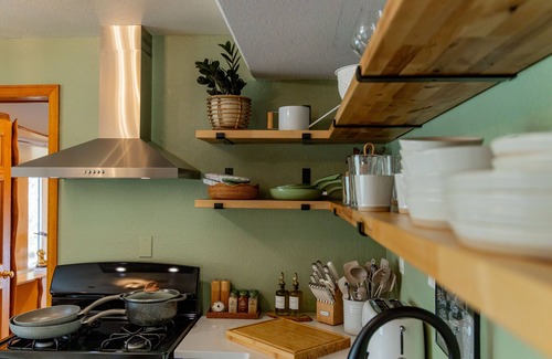 Boulder Cabin | Ruby’s River Cabin - 15 Minutes to Boulder - Hot Tub+Sauna - Cozy Beds