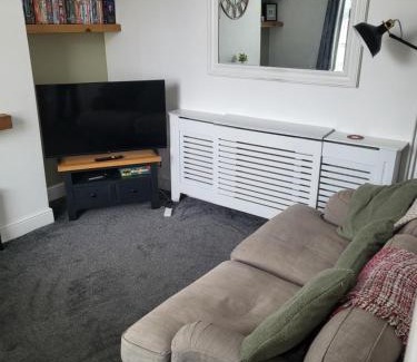 Rugby House | Rugby town centre house close to rugby train station and rugby school