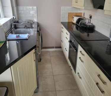 Rugby House | Rugby town centre house close to rugby train station and rugby school