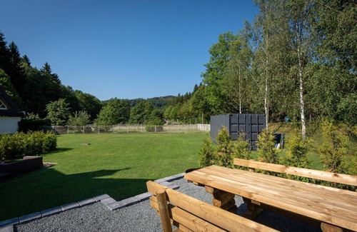 Elkeringhausen House | Ruim Sfeervol Appartement met Tuin Midden in de Natuur in de Buurt van Winterberg