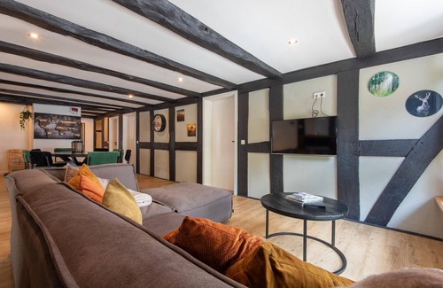 Elkeringhausen House | Ruim Sfeervol Appartement met Tuin Midden in de Natuur in de Buurt van Winterberg