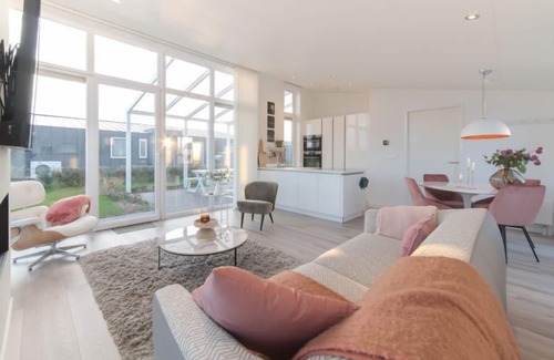 Wemeldinge House | Ruisweg 73 by Interhome