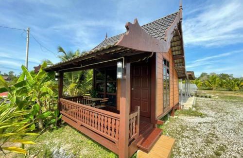 Kampung Bukit Tok Beng Ski Chalet | Rumah Kebun Gucher