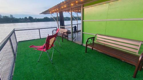 Temerloh Boat Rental | Rumah Rakit Bangau Parit Temerloh