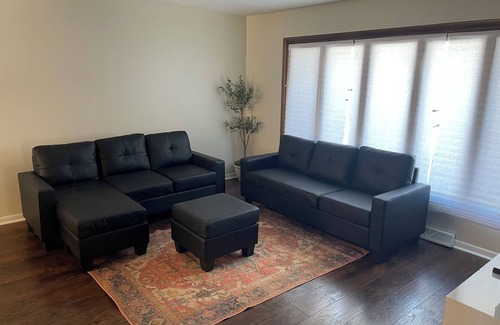 Addison House | Rumble In the JunglenCharming 3-bedroom house in nice Addison with AC, WiFi