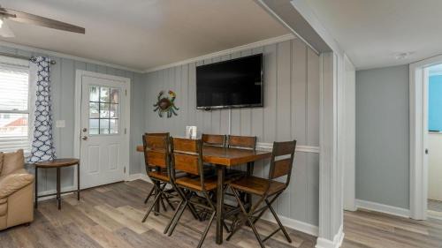 Crescent Beach House | Runaway Bay - 3rd Row - Beach House - Crescent Beach