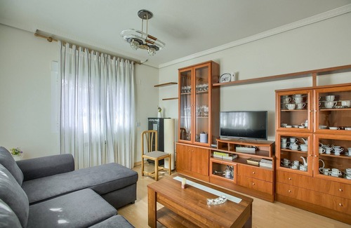 Santa Maria de la Alameda Cottage | Rural house Higueras, with swimming pool and barbecue. (Suitable for pets).
