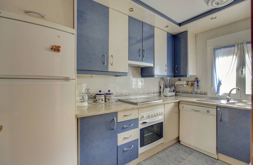 Santa Maria de la Alameda Cottage | Rural house Higueras, with swimming pool and barbecue. (Suitable for pets).