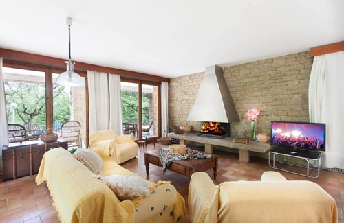 Sant Julia de Vilatorta Cottage | Rural cottage for friends and family surrounded by forest in Osona