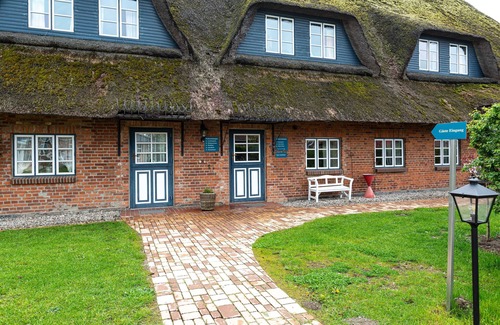 Bosdorf Apartment | Rural charm, relaxed living under thatch in the old farmhouse