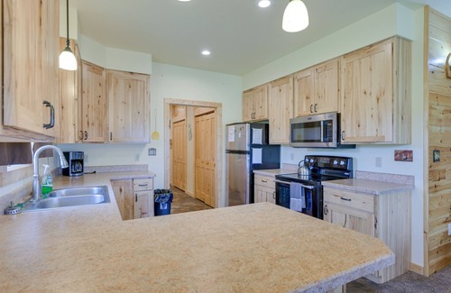 Divide Cabin | Rural Divide Cabin w/Mountain Views!