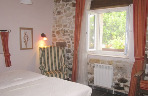 Hazas de Cesto Apartment | Rural apartment 70m2 plus terrace in a large house, 2km from Beranga and 12km from beaches