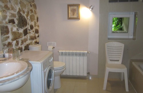 Hazas de Cesto Apartment | Rural apartment 70m2 plus terrace in a large house, 2km from Beranga and 12km from beaches