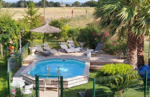Villeneuve-les-Maguelone Cottage | Rural apartment in protected natural area near beaches