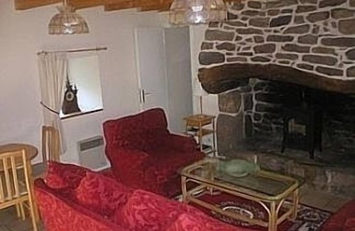Huelgoat Cottage | Rural Gite Set In 7 Acres, Peaceful Location