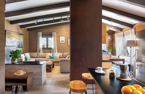 Llerena Cottage | Rural house surrounded by mountains with swimming pool, skatepark and children's playground in Llerena