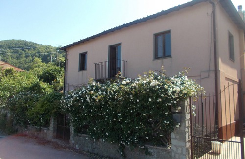 San Nicolo House | Rural house surrounded by greenery
