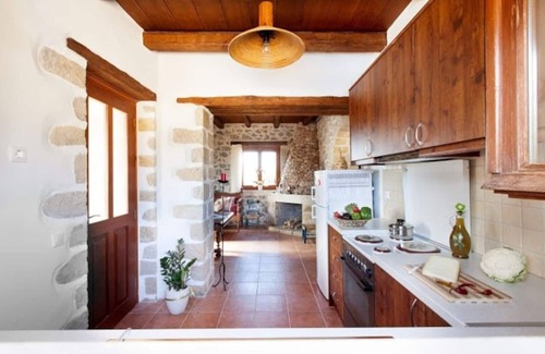 Apokoronas Villa | Rural Stone Villa with private pool and mountain views near local sandy beaches!