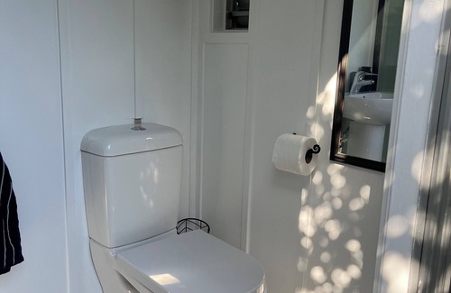 Hurworth Cottage | Rural Tiny home retreat very close to town