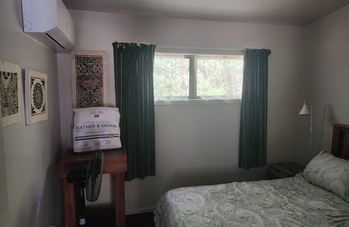 Tuateawa Cabin | Ruru Retreat - peaceful oasis set off the road, pet friendly!