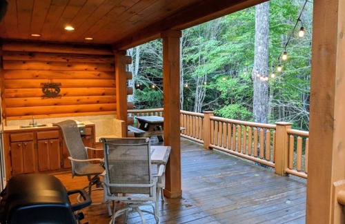 Maggie Valley Cabin | "Rushing Bear!" Fully furnished two bedroom cozy cabin you want to capture!"